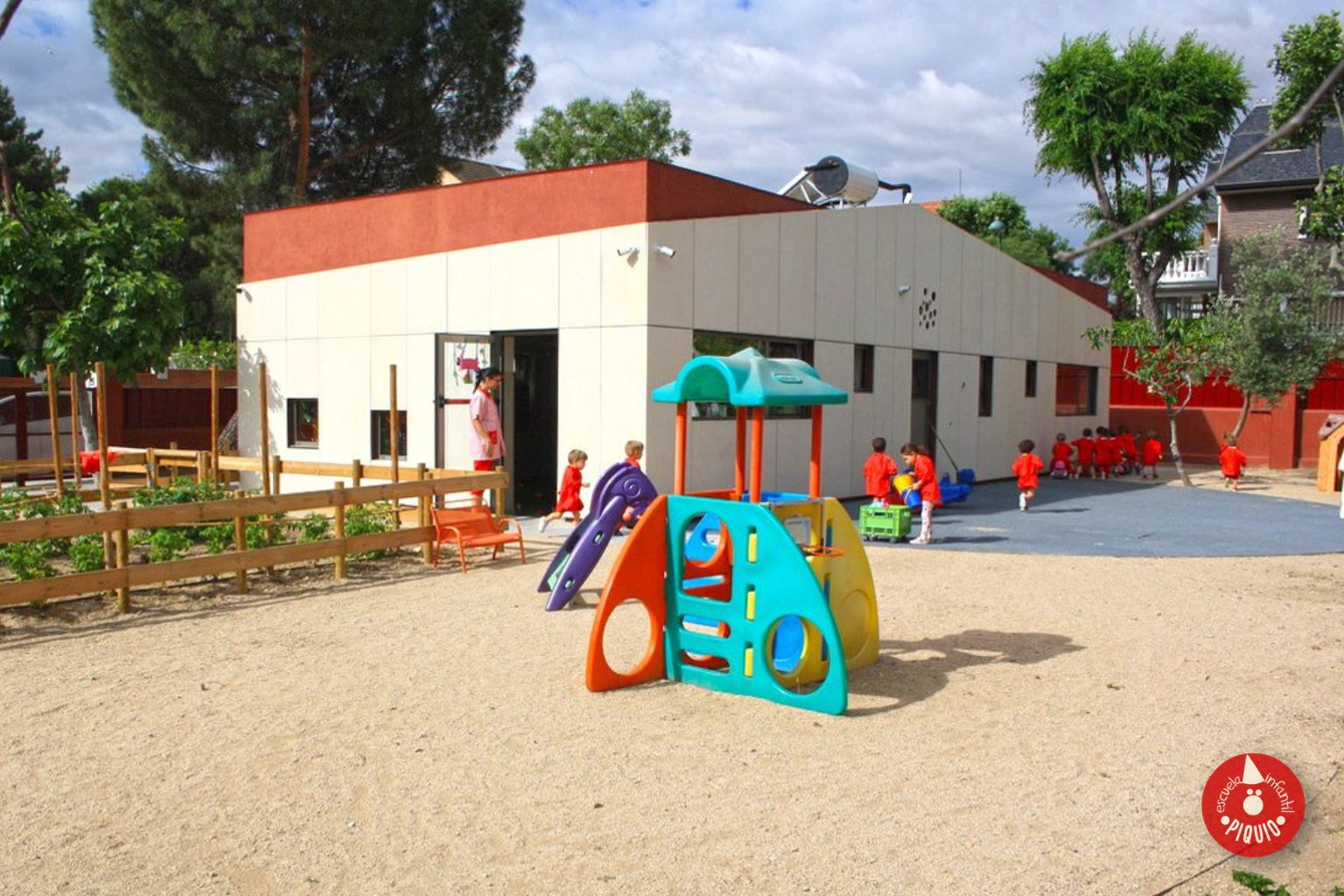 Zonas exteriores amplias y seguras en Piquio